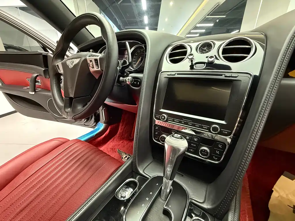Bentley Flying Spur 2018 — фото 16