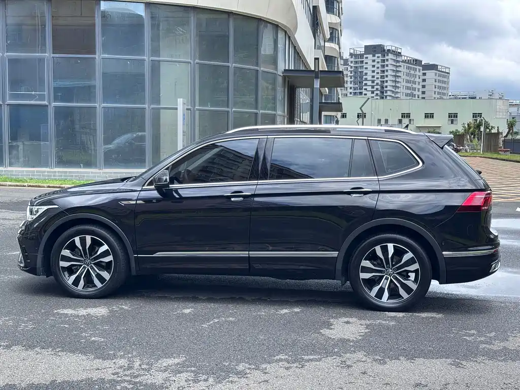 Volkswagen Tiguan L 2022 — фото 8