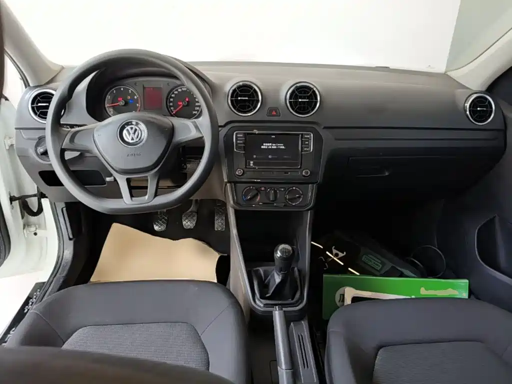 Volkswagen Jetta 2018 — фото 10