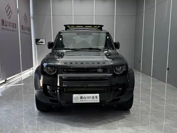 Land Rover Defender 2024