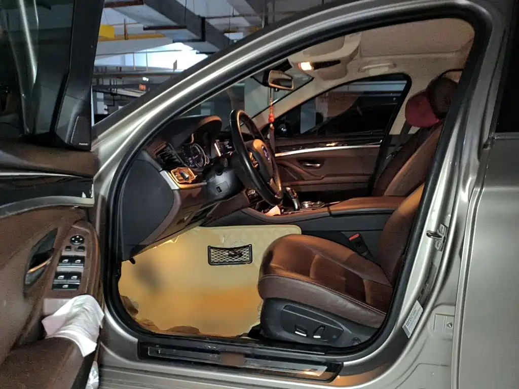 BMW 5 Series 2016 — фото 16