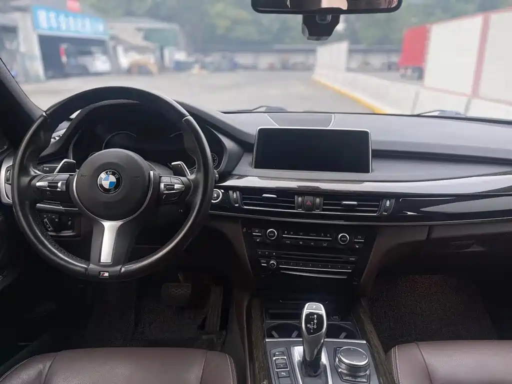 BMW X5 2018 — фото 9