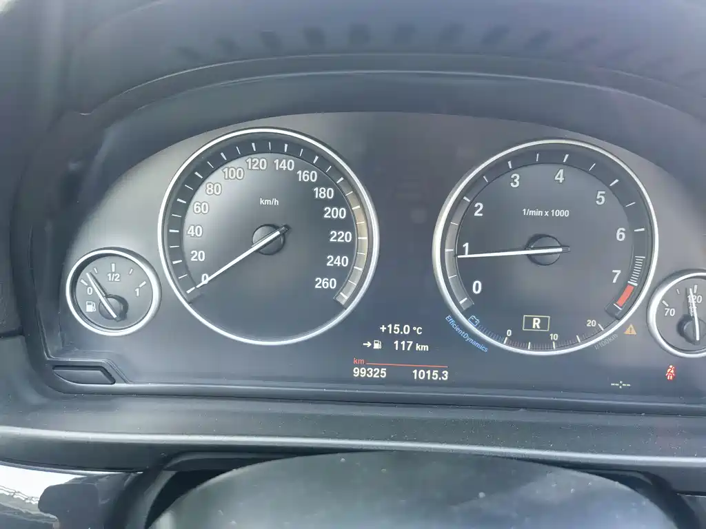 BMW 5 Series 2015 — фото 14