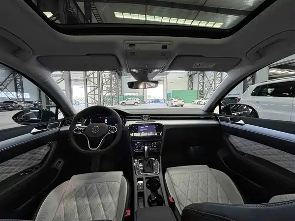 Volkswagen Magotan 2025