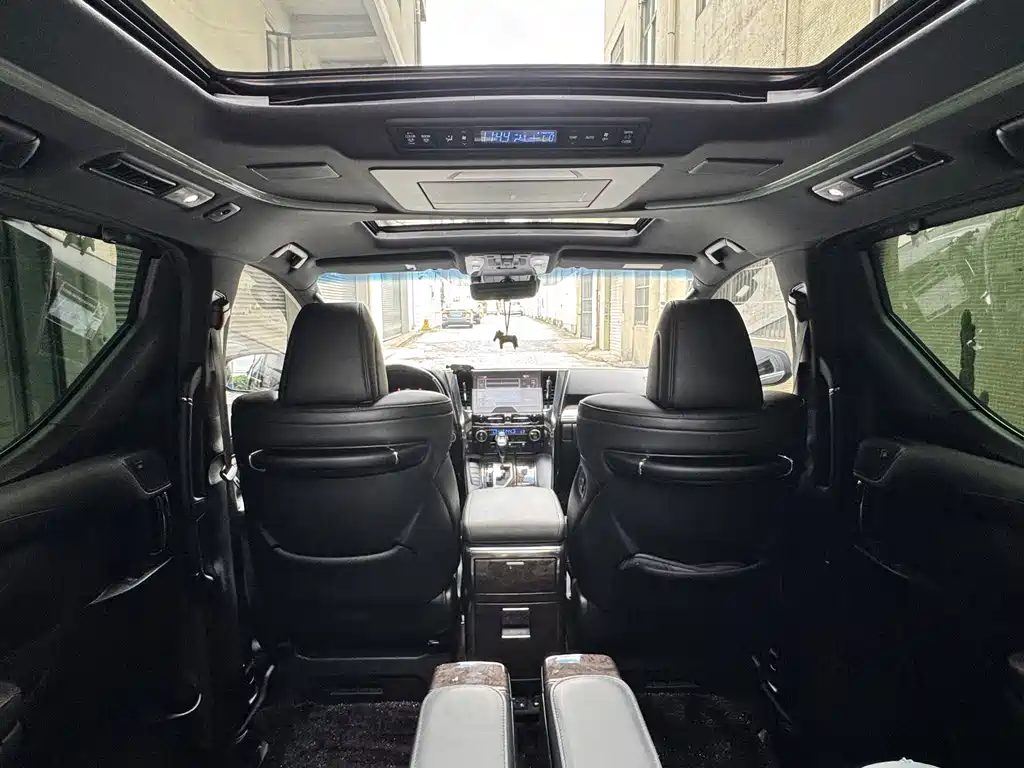 Toyota Vellfire 2020 — фото 13