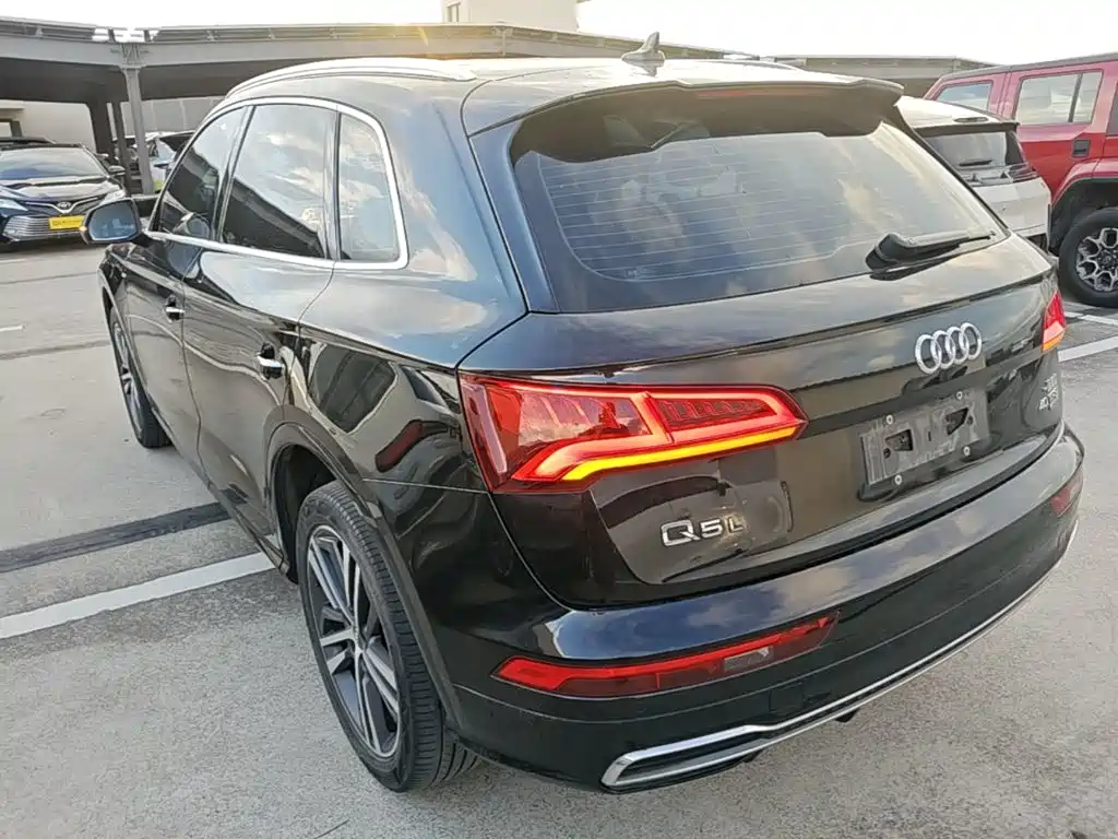 Audi Q5L 2019 — фото 5