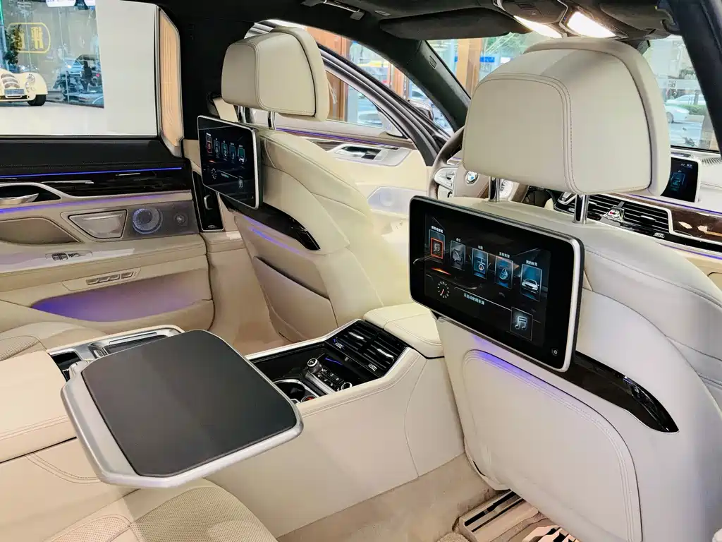 BMW 7 Series 2017 — фото 23