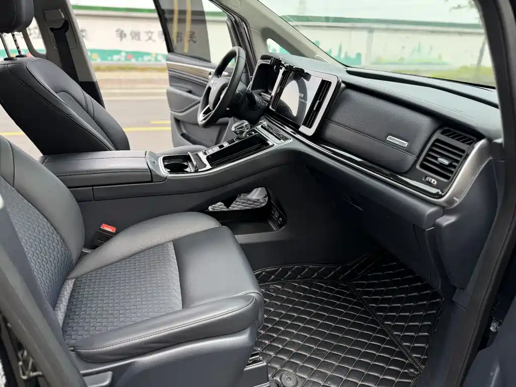GAC Motor Trumpchi M8 2023 — фото 6
