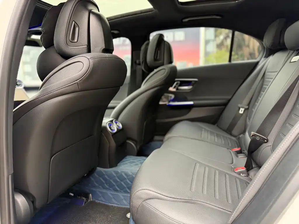 Mercedes-Benz C-Class 2025 — фото 12