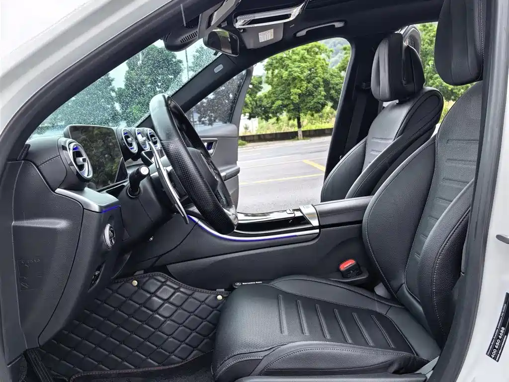 Mercedes-Benz C-Class 2023 — фото 6
