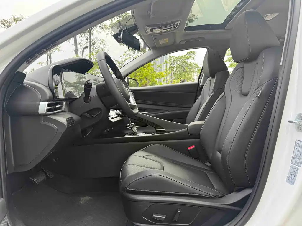 Hyundai Elantra 2025