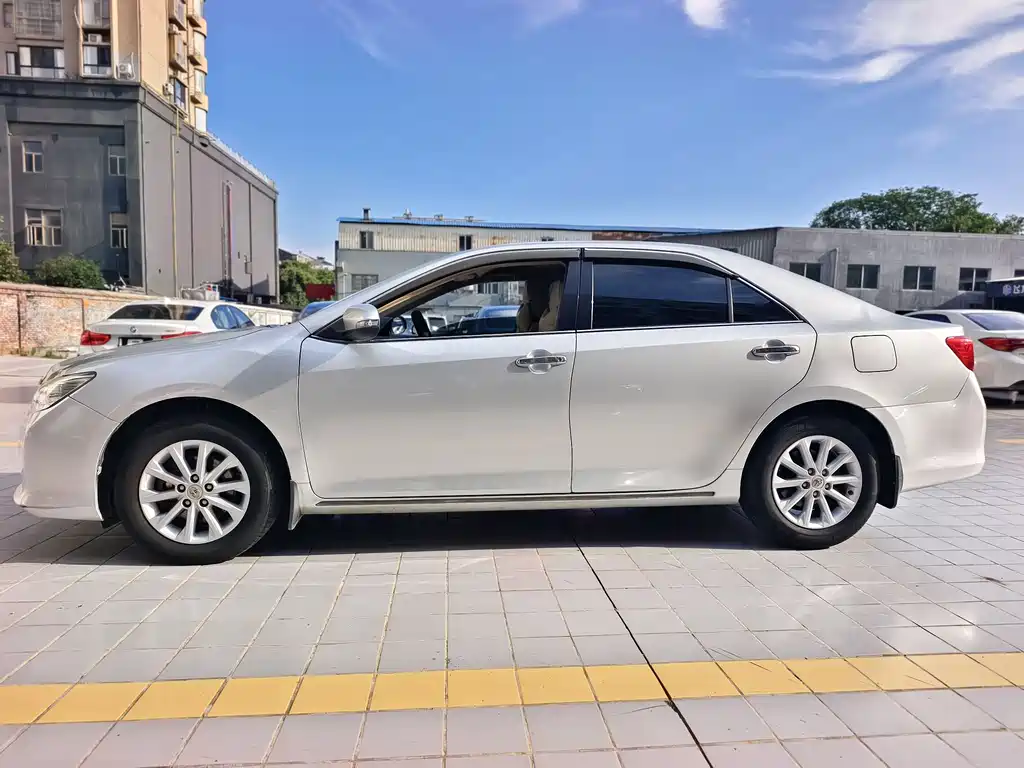 Toyota Camry 2013 — фото 4