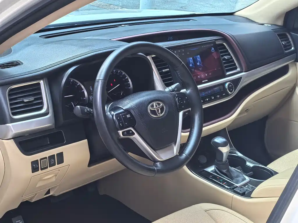 Toyota Highlander 2017 — фото 15