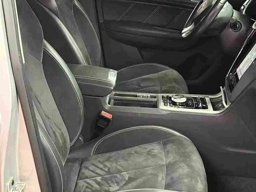 Roewe RX5 New Energy 2018 — фото 15