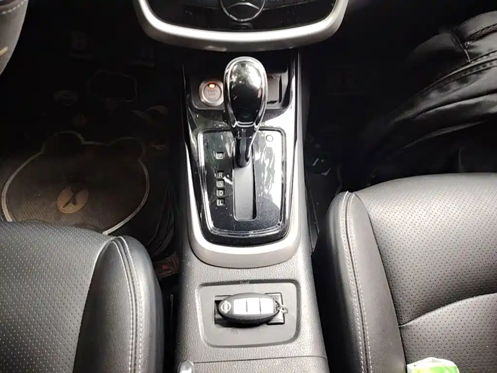 Nissan Tiida 2018 — фото 14