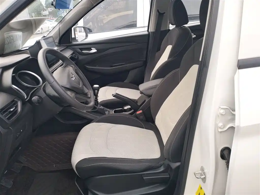 Wuling Hongguang S3 2018 — фото 12