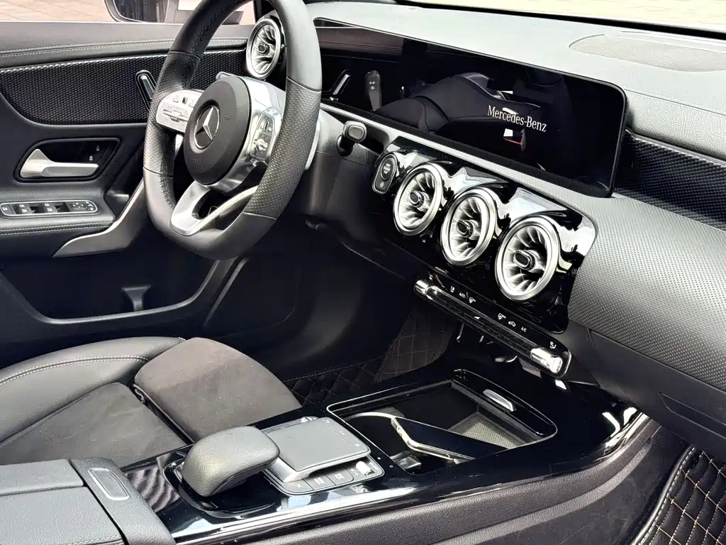 Mercedes-Benz A-Class 2023 — фото 8