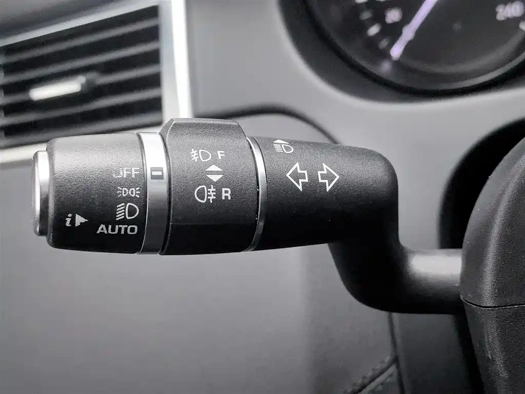 Land Rover Discovery Sport 2018 — фото 21