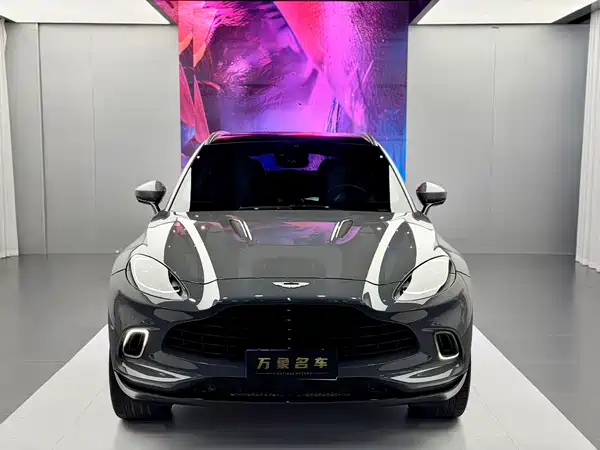 Aston Martin DBX 2022