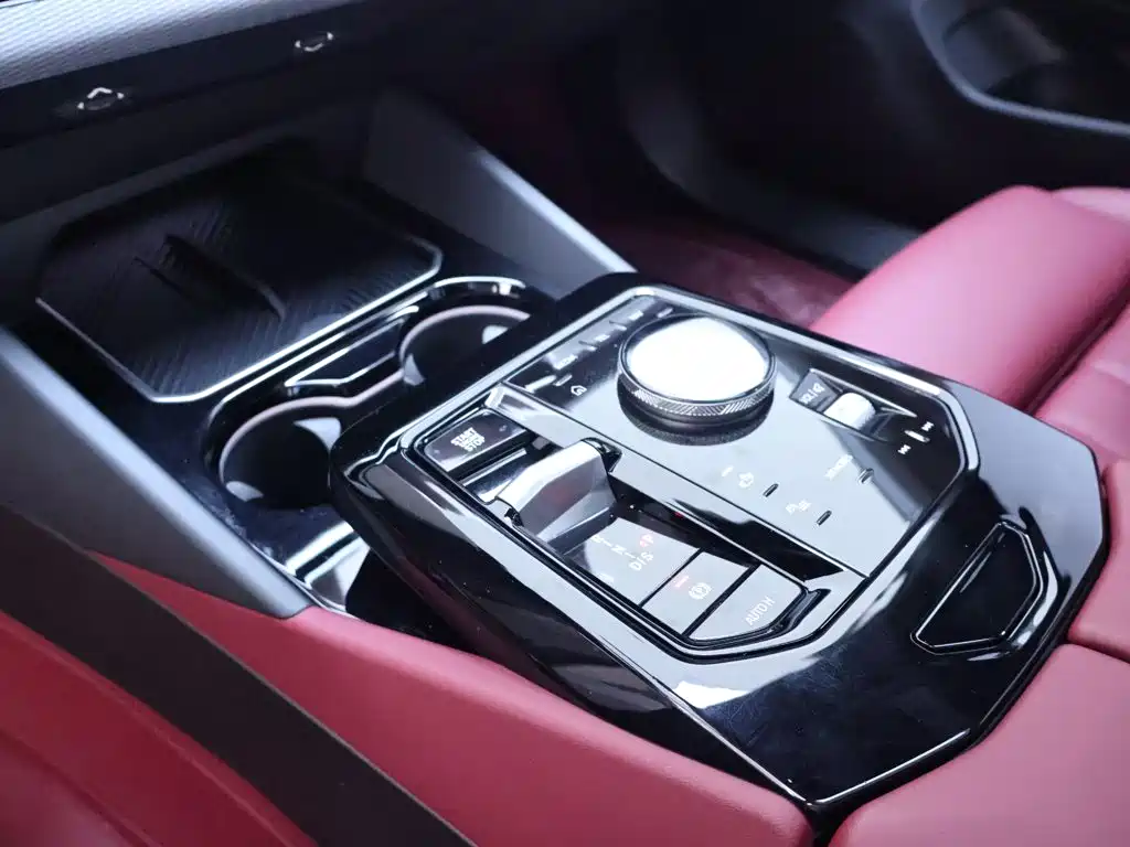 BMW 5 Series 2025 — фото 12
