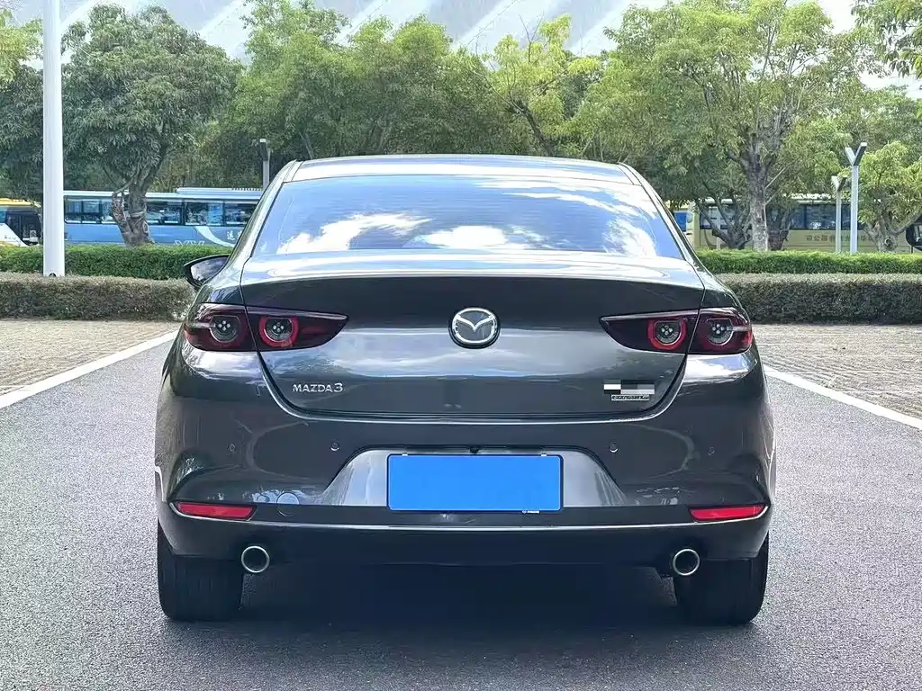 Mazda 3 Axela 2022 — фото 17