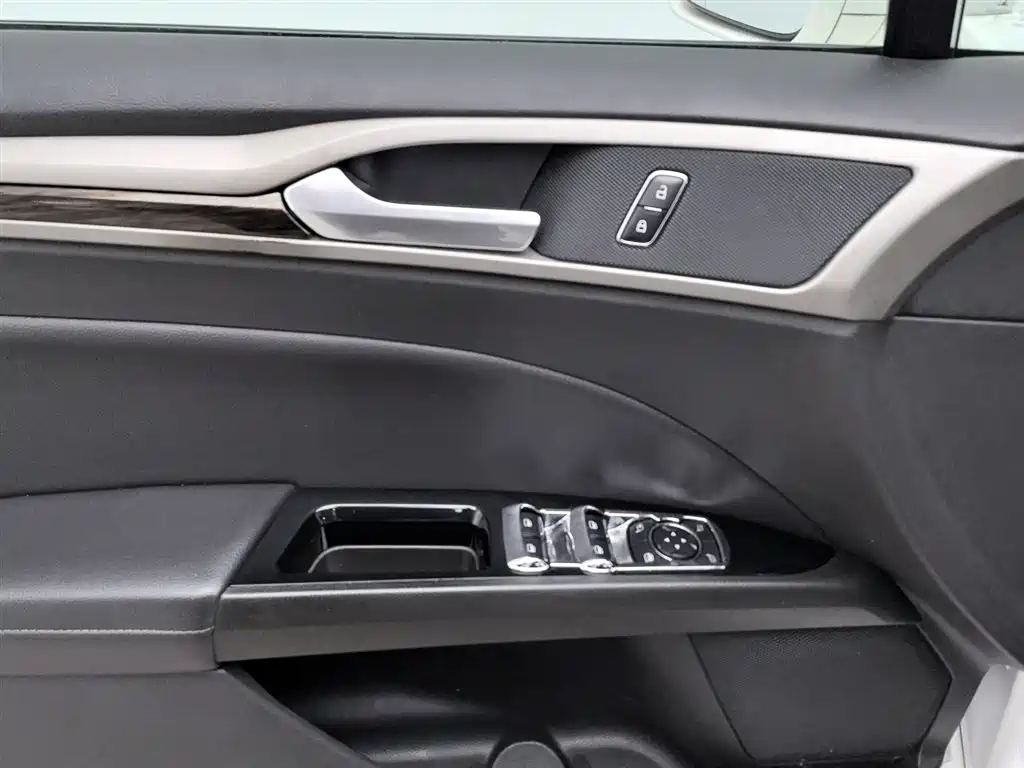 Ford Mondeo 2016 — фото 9