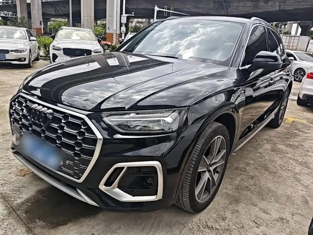 Audi Q5L 2022 — фото 1