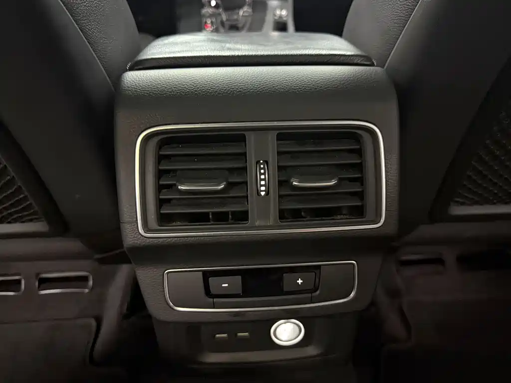 Audi Q5L 2021 — фото 19