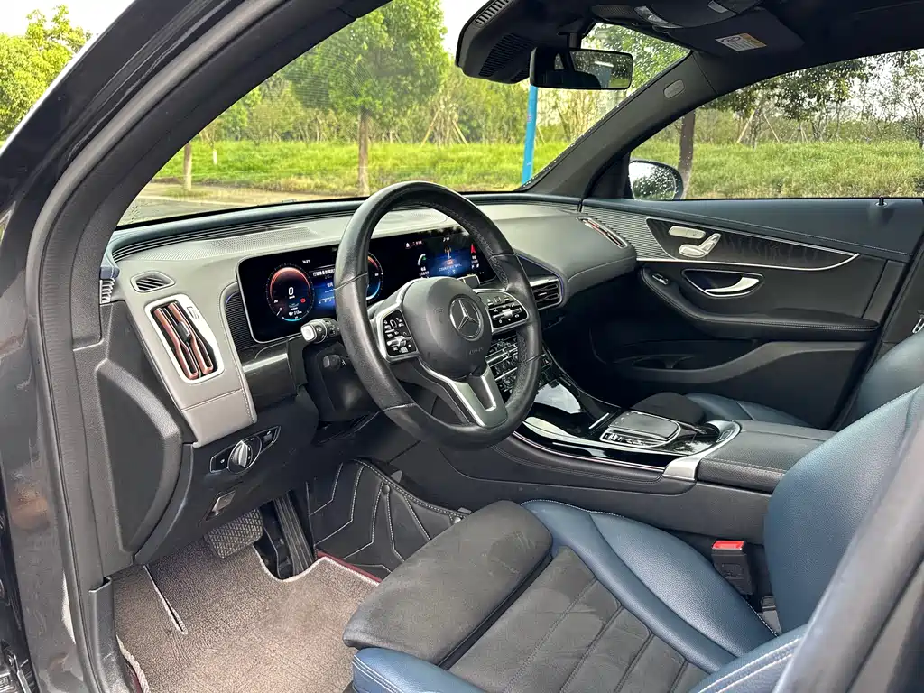 Mercedes-Benz EQC 2020 — фото 11