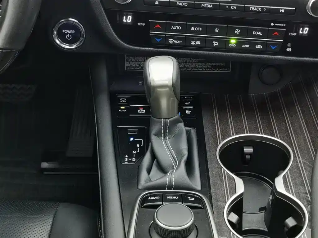 Lexus RX 2018 — фото 13