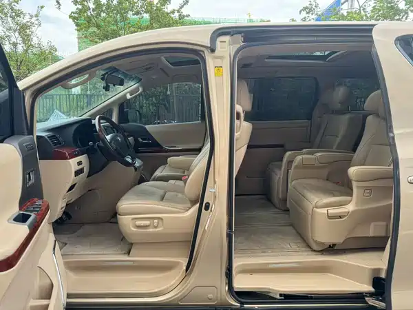 Toyota Alphard 2010
