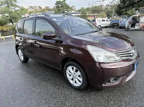 Nissan Livina 2013