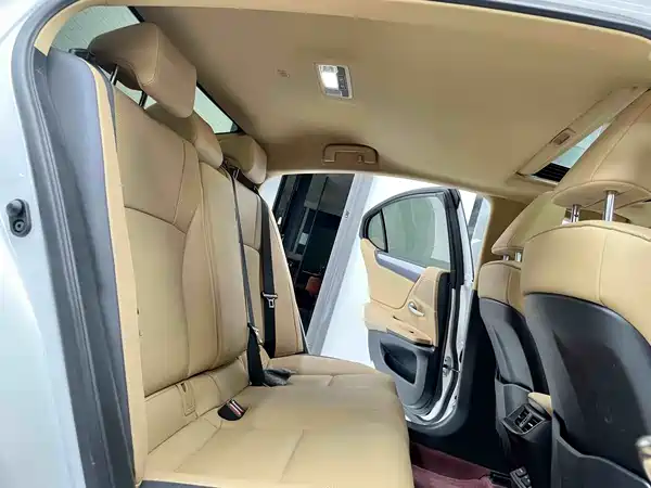 Lexus ES 2025