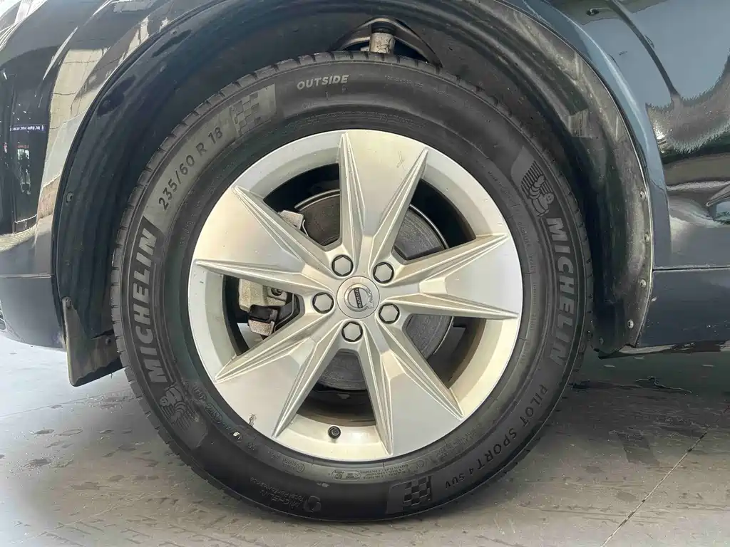 Volvo XC60 2022 — фото 11