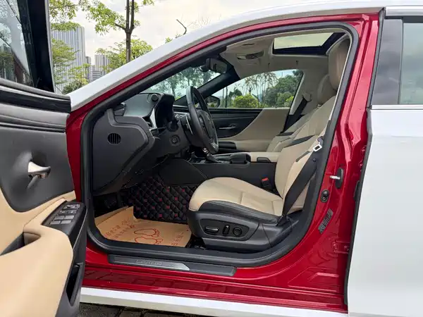 Lexus ES 2019