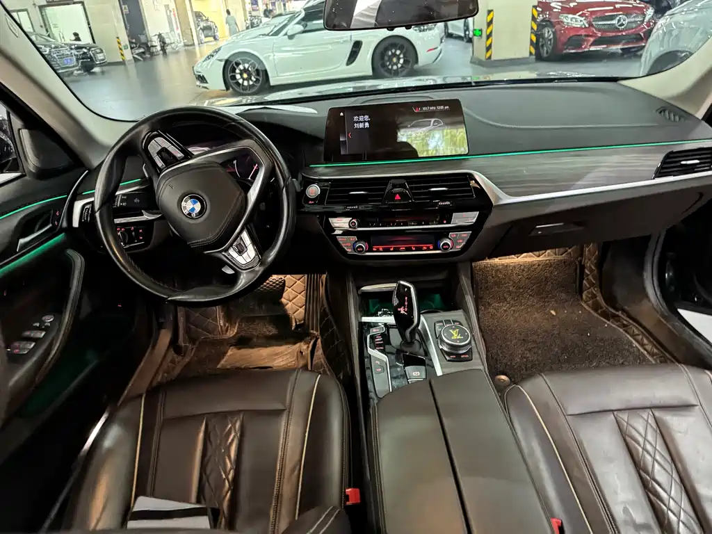 BMW 5 Series 2019 — фото 9