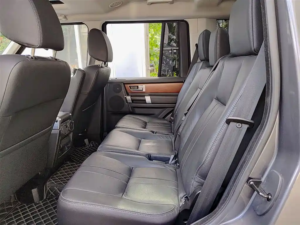 Land Rover Discovery 2016 — фото 8