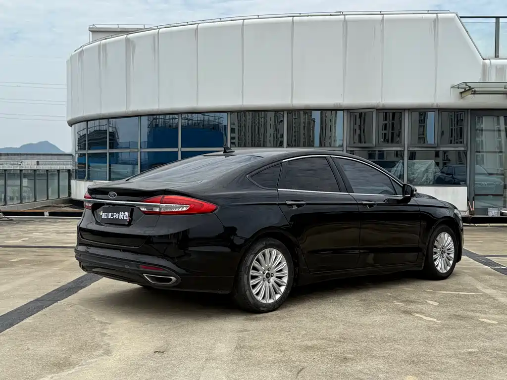 Ford Mondeo 2017 — фото 10