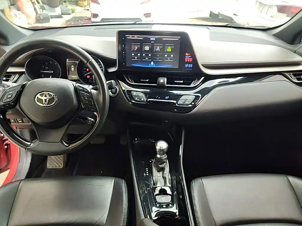Toyota C-HR 2018 — фото 10