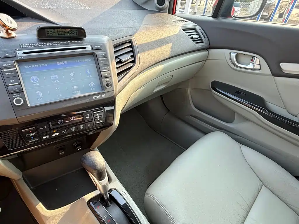 Honda Civic 2014 — фото 19