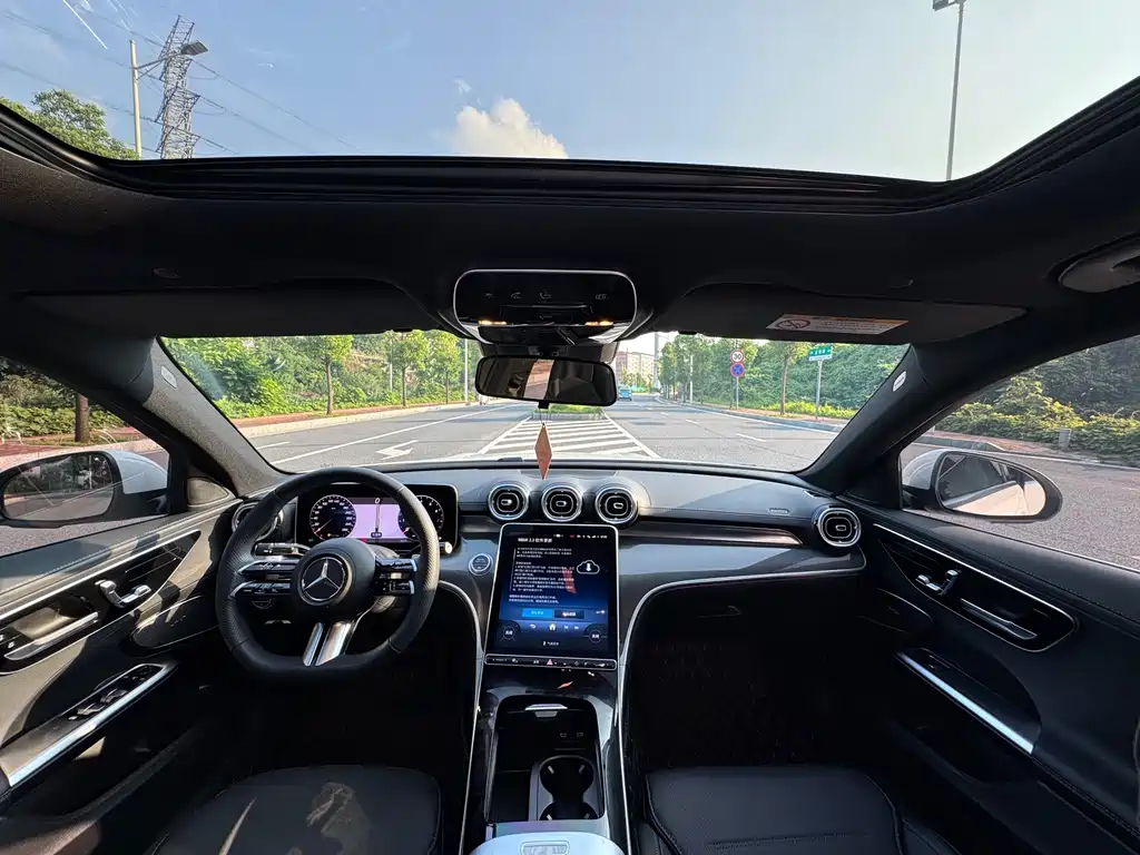 Mercedes-Benz C-Class 2025 — фото 10