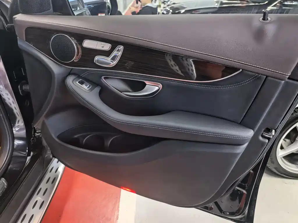 Mercedes-Benz GLC 2018 — фото 17