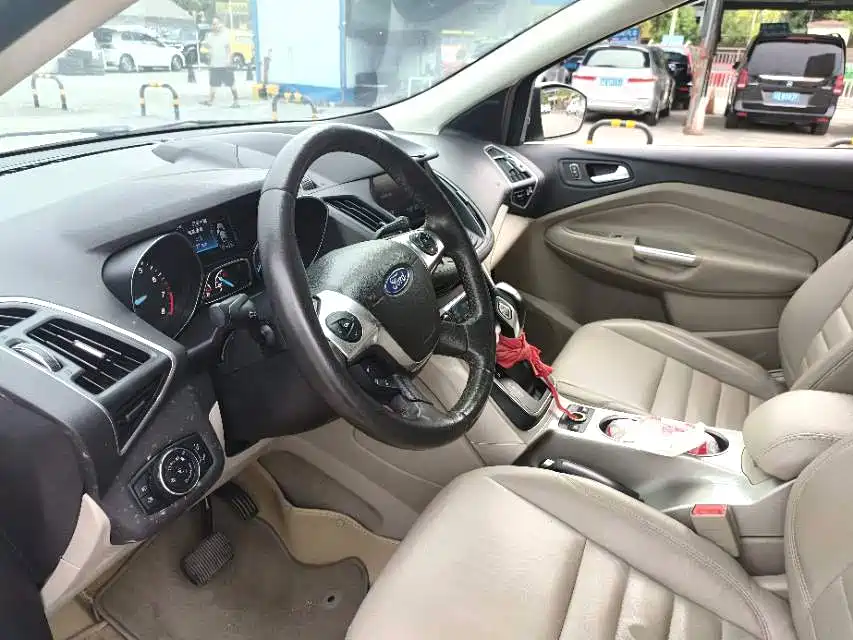 Ford Kuga 2014 — фото 11