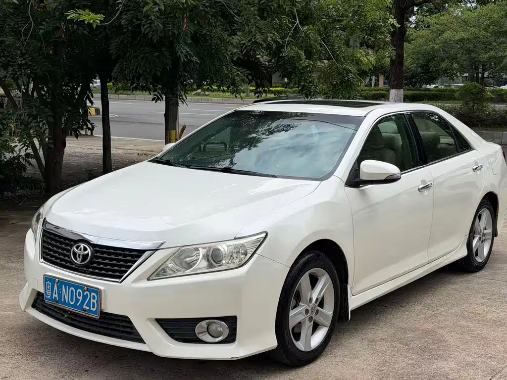 Toyota Camry 2013 — фото 1