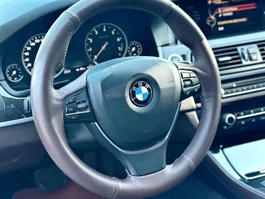 BMW 5 Series 2017 — фото 6