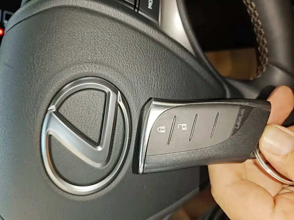 Lexus UX 2021 — фото 13
