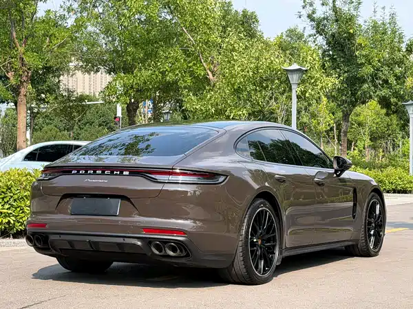 Porsche Panamera 2023
