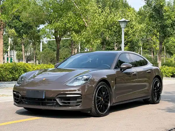 Porsche Panamera 2023