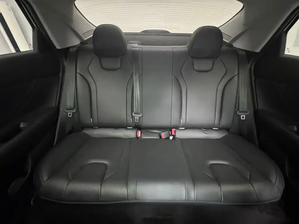 Hyundai Elantra 2023 — фото 12