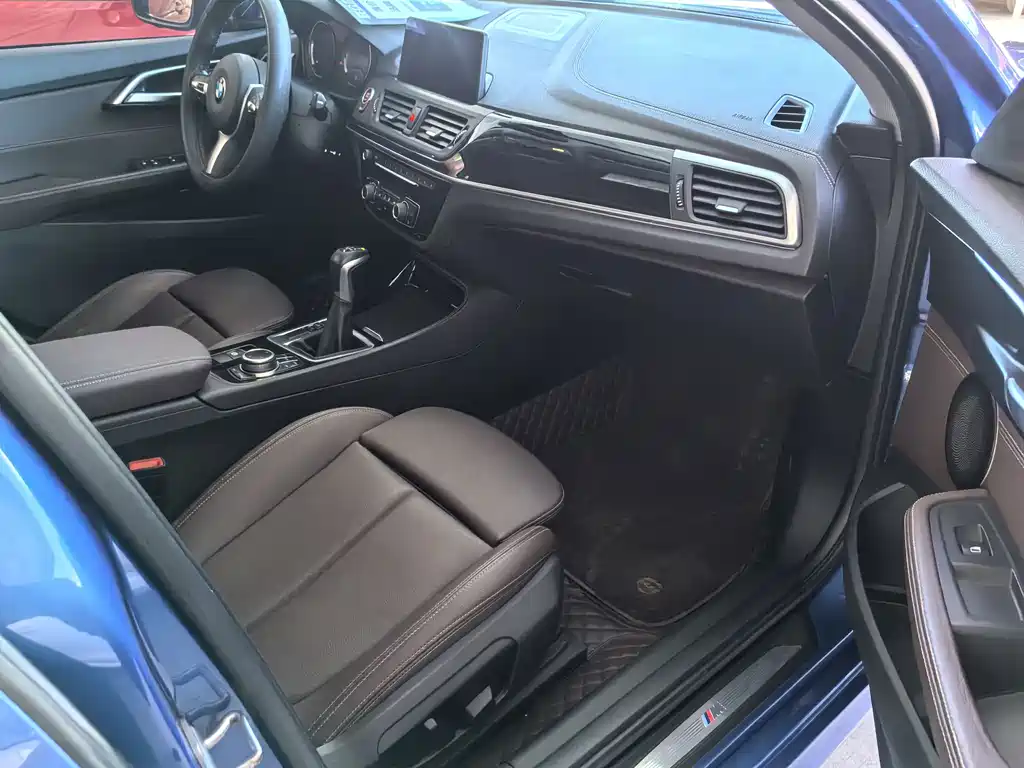 BMW 1 Series 2019 — фото 11